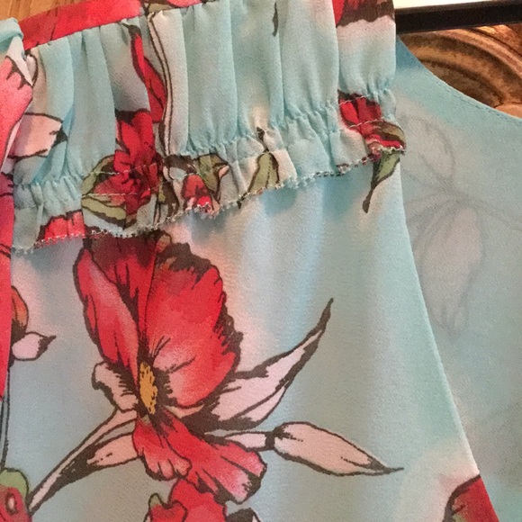 Belle Blouse with Ruffle Shoulders - Picture 5 of 7